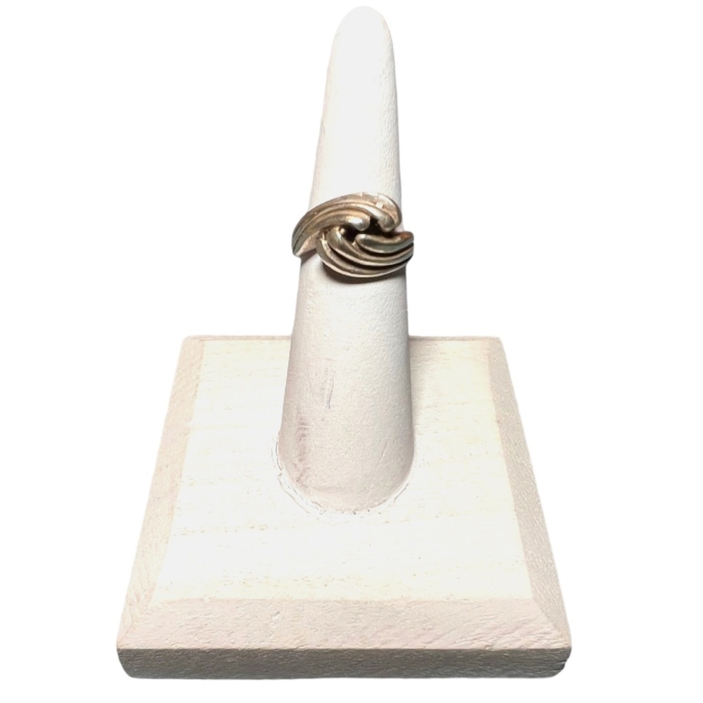 Sterling Silver wavy design ring Women size 5 1/2